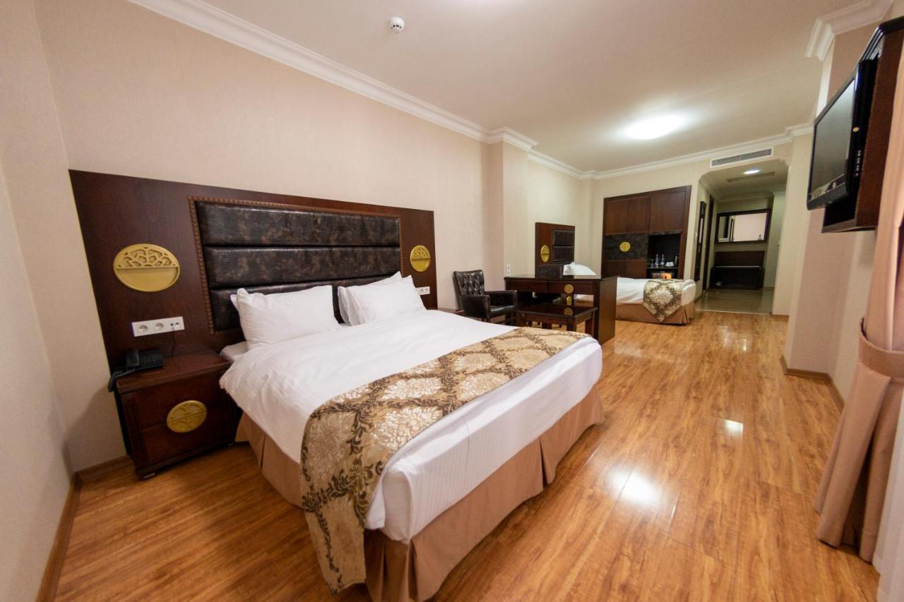 Era Palace Batumi Esterno foto