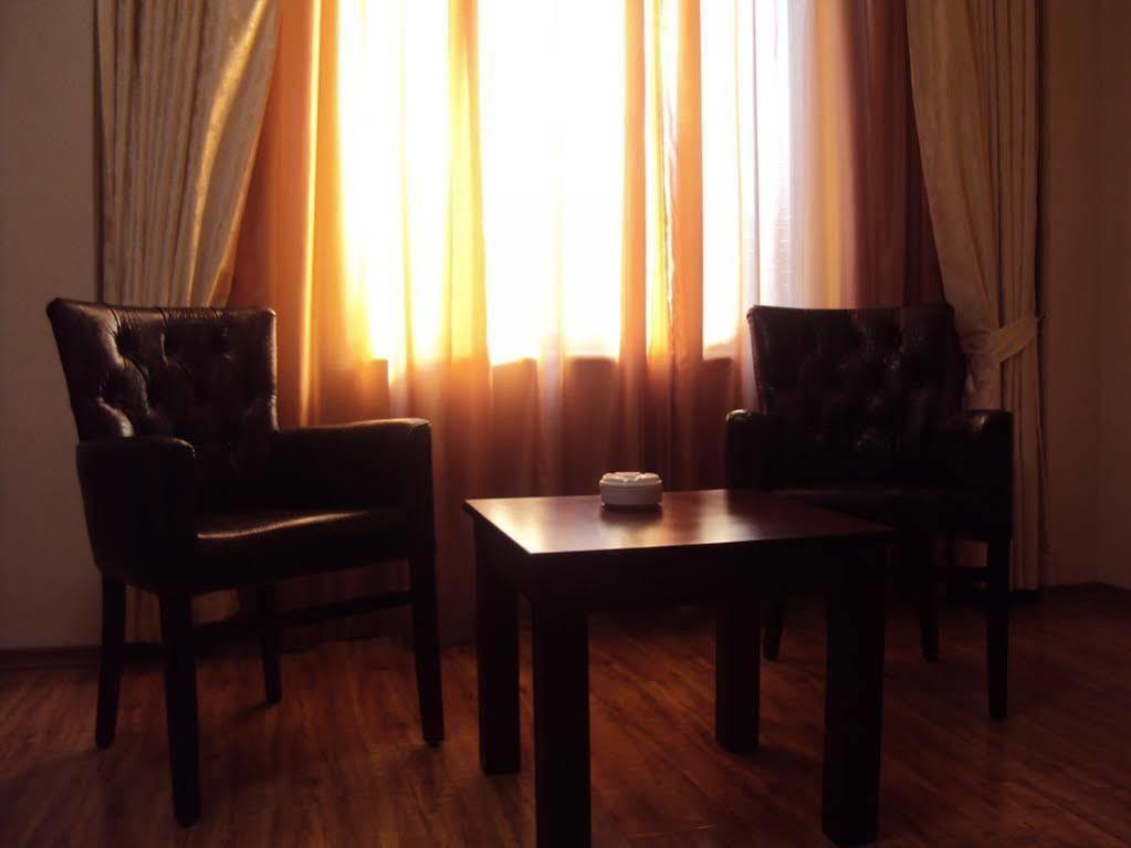 Era Palace Batumi Esterno foto
